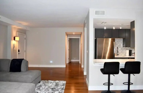 Downtown West Apartment | New! King Bed Top Floor Suite Near Busch Stadium