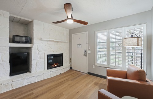 Townsend Hotel | New King Suite Getaway: Fireplace & Jacuzzi