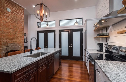 Clifton House | New! Kings on Restaurant Row! HotTub!Close to NuLu