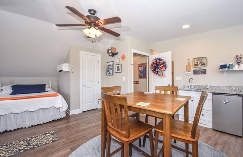 Auburn - Opelika Apartment | New! KJR Studio in Auburn, apartment that sleeps 4 close to Tiger Transit!