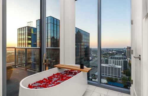 Midtown Apartment | *NEW* La vita è bella Penthouse by ALR