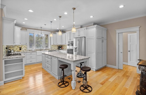 Pittsburg House | New lake front getaway on Woods Creek Lake with entertainment opportunities for everyone! Perfect for holidays, weekend getaways, family weekends, or just a good ole fashioned lake weekend.