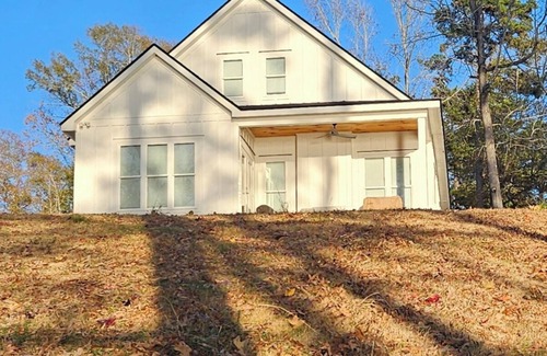 Fort Gaines House | New lakefront 3 bedroom, 2 story house in lovely Georgetown with private dock