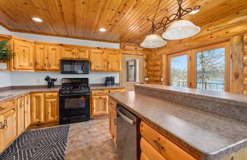 Crosslake Cabin | New Lakefront |Pontoon|GameRoom|Summer Fun Vibes