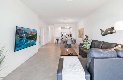 Grove City House | New lakefront villa with all of the amenities - Near Beaches - Hibiscus Haven