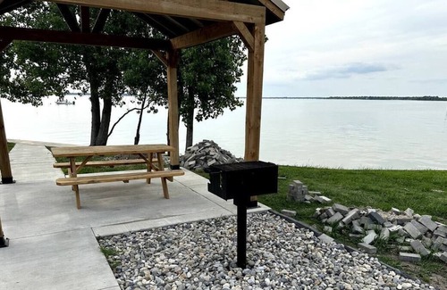 Kerens House | New Lakeside LOT for RV/Camper!
