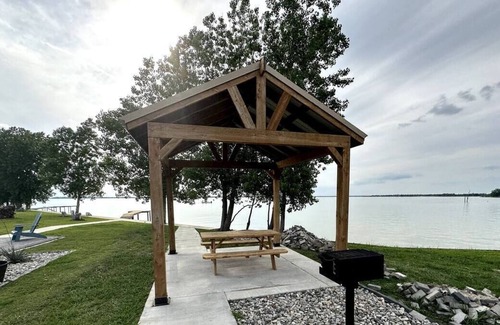 Kerens House | New Lakeside LOT for RV/Camper!