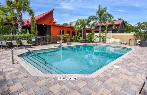 National Gardens Apartment | NEW Lakeview Stay, Onsite Pool, Near Harley Outlet