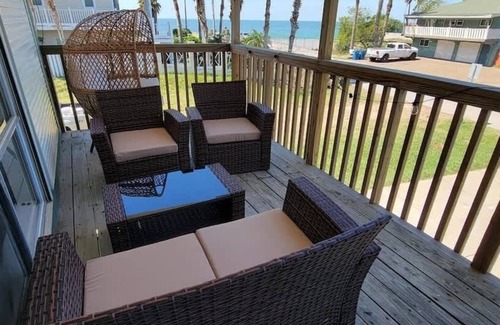 South Padre Island Condo | NEW! Large 3 bedr * Bay Views * Pool * Great Deck