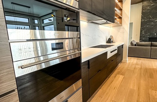 Central Okanagan House | New Large Luxury Home with Pool & Views