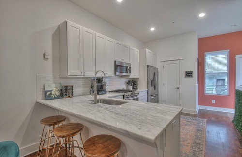 Hillsboro Village House | New! Large Luxury Hillsboro Village Home, 9 Beds, 4 BDR, 3.5 BA, Private rooftop