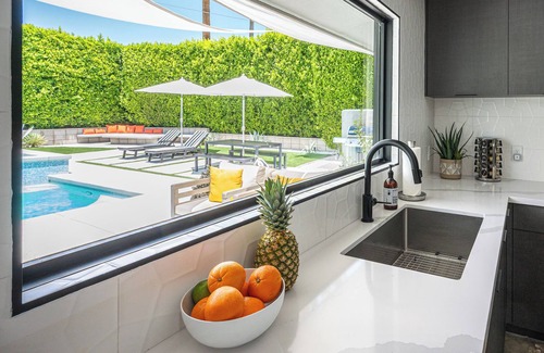 El Mirador House | NEW! Large Private Gated Retreat with Iconic Views, Pool+Spa, Downtown, Dogs ok