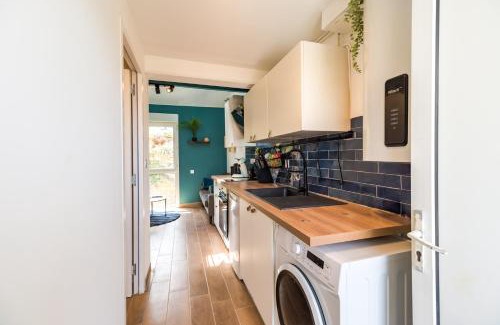 Guingamp Apartment | NEW Le Saphir au coeur de Guingamp Parking