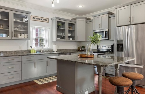 North Chattanooga House | NEW! Liberty Belle | Family + Dog Friendly | CLOSE to Downtown! | 4 Bed, 3.5 Bath