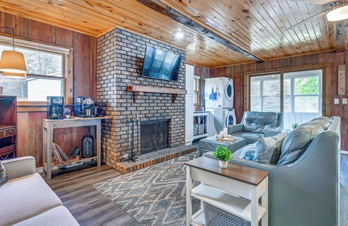 New Lisbon House | New Lisbon Home w/Fire Pit & Ping-Pong!
