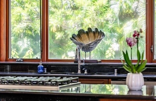 Kamuela Villa | New Listing! 2 Adjacent Luxury Homes, Sleeps 16, Walk to Beach!