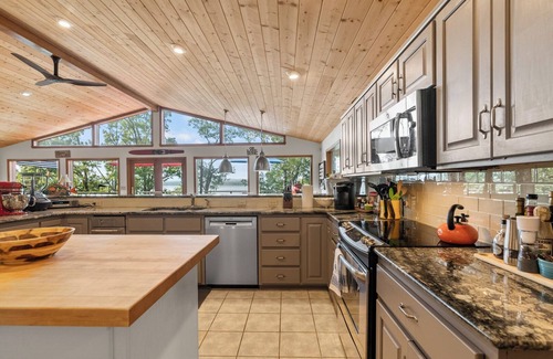 Quitman House | New Listing! 3 Bedroom | 3.5 Bathroom Home on Greers Ferry Lake!