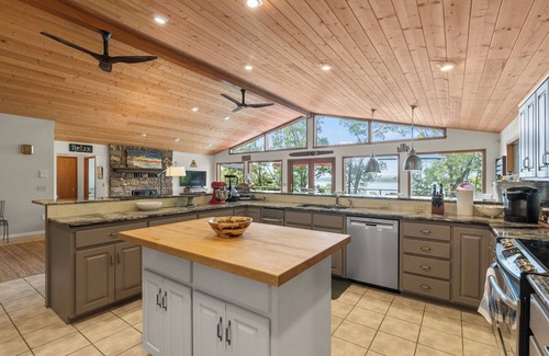 Quitman House | New Listing! 3 Bedroom | 3.5 Bathroom Home on Greers Ferry Lake!