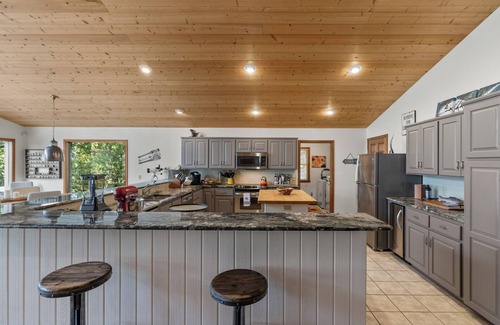 Quitman House | New Listing! 3 Bedroom | 3.5 Bathroom Home on Greers Ferry Lake!