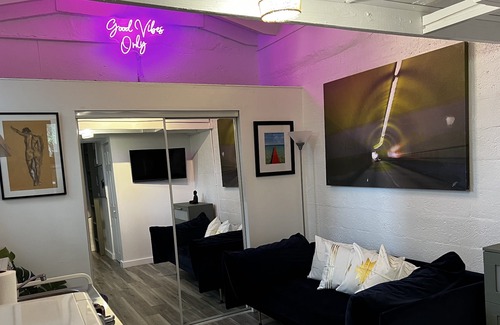 Coral Way Cottage | New Listing! 5min walk to Coral Gables! Zen Loft! Explore, Relax, & Indulge.