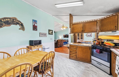 Creede House | New Listing! Affordable Stay Steps to Downtown | Family & Angler’s Retreat