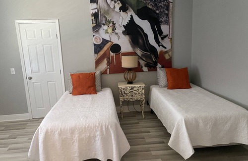 Milneburg House | ! New Listing Alert ! Large 3 Bdrm 2 bath