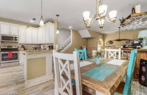 Biggar House | NEW LISTING! Amazing 3BR 2.5 Bath Luxury Townhome in a Paseo Quad with a Pool