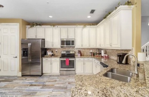 Biggar House | NEW LISTING! Amazing 3BR 2.5 Bath Luxury Townhome in a Paseo Quad with a Pool