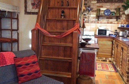 East Fremantle Cottage | NEW LISTING - BALINESE Style Studio Retreat!
