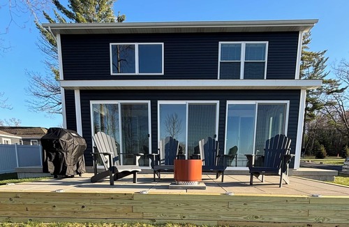Houghton Lake House | New Listing! Beautiful Home with Game Room and Gorgeous Lake views!