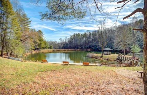 Fleetwood Cabin | NEW LISTING! Beautiful Cabin with Mountain View in Fleetwood Falls