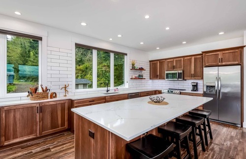 Glenada House | New listing! Beautiful upscale bay view home, gas grill, game room, pet friendly