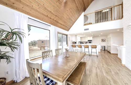 Stallion Springs House | New Listing! Beautiful Getaway in the Tehachapi with Hot Tub!