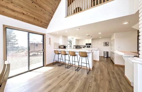 Stallion Springs House | New Listing! Beautiful Getaway in the Tehachapi with Hot Tub!