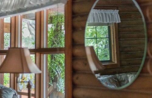 Sedona Cabin | NEW LISTING! Canyon Wren Honeysuckle by RedAwning