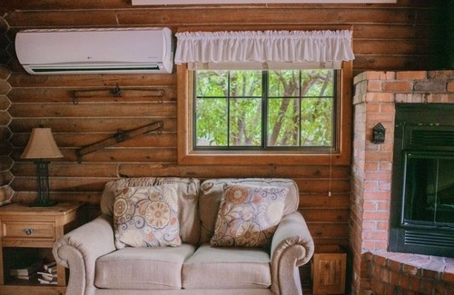 Sedona Cabin | NEW LISTING! Canyon Wren Honeysuckle by RedAwning