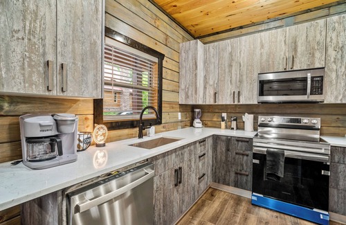 Sevierville Cabin | New Listing! Central To Attractions, Indoor Pool!