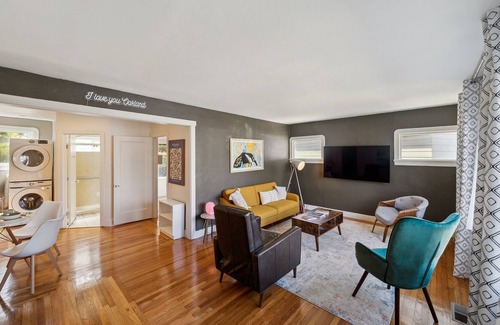 Dimond House | NEW LISTING! Centrally located ❤️ 2 bedrooms walkable by RedAwning