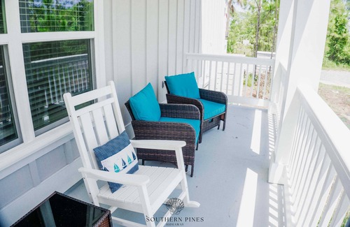 Carrabelle House | NEW LISTING! Charming 3-bedroom house with Pool/Beach Access in St. Teresa