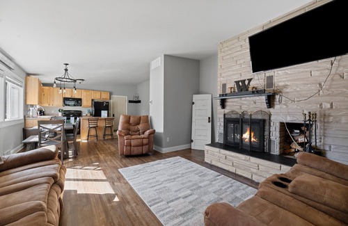 Spearfish House | NEW LISTING! Charming Retreat w/ Hot Tub, Pizza Oven by RedAwning