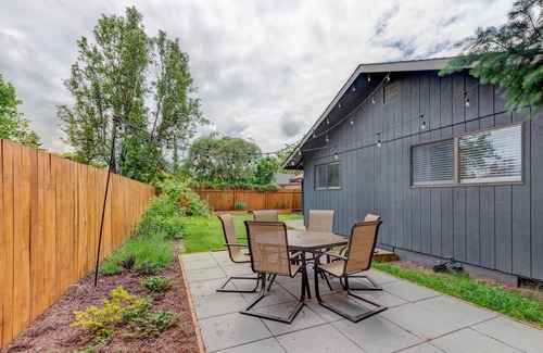 Harlow House | New Listing! Close to Autzen, downtown, U of O! Great for families, pet friendly