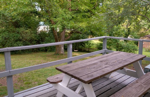 Maryville House | NEW LISTING. Close to hospital. downtown & parks.