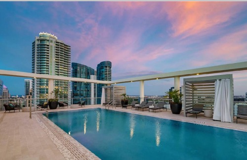 Riverwalk Fort Lauderdale Apartment | NEW LISTING! Contemporary 1BR, in unit Washer/Dryer, FREE parking with all amenities! by RedAwning