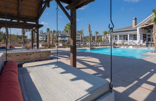 Summerville Apartment | NEW LISTING! Contemporary large 1BR, in unit Washer/Dryer, parking with all amenities! by RedAwning
