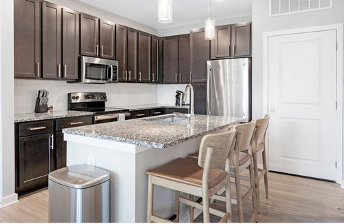 Summerville Apartment | NEW LISTING! Contemporary large 1BR, in unit Washer/Dryer, parking with all amenities! by RedAwning