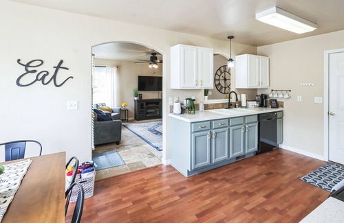 Twin Falls House | NEW LISTING! Cozy Corner Oasis with Hot Tub