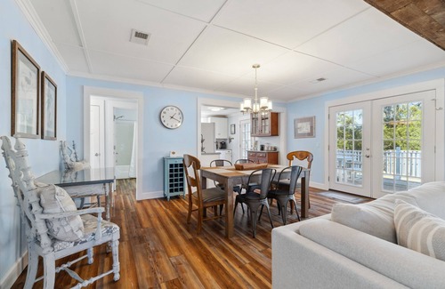 Tranquil Harbour Cottage | New Listing | Cozy Cottage | Fully Fenced Yard