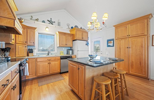 Nags Head House | New Listing-Dock, Kayaks, Bikes, Beach Chairs, Shared Pool