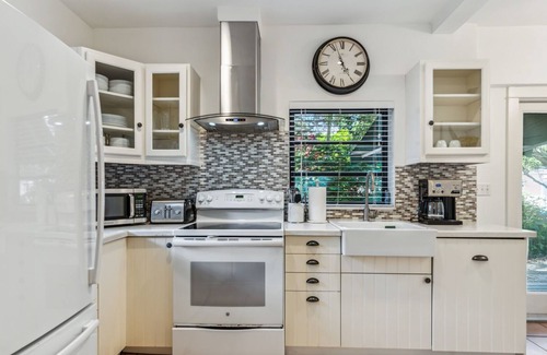 Riverside Park House | NEW LISTING! Dreaming of the Tropics! by RedAwning