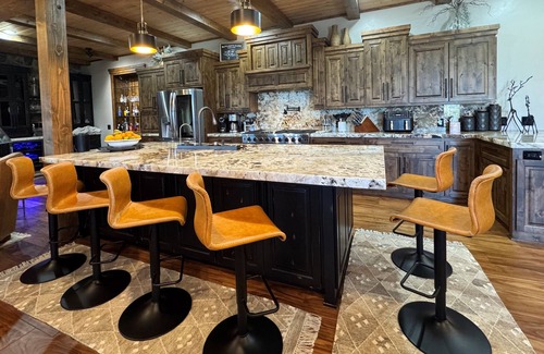 Island Park House | NEW LISTING! Elegant, Dramatic Mountain/Lake Views! 20 Mins to Yellowstone NP!
